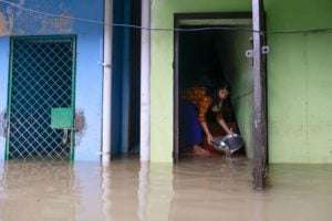 flooded-houses-Sylhet-Bangladesh_Alamy_2JDBFCM-300x200