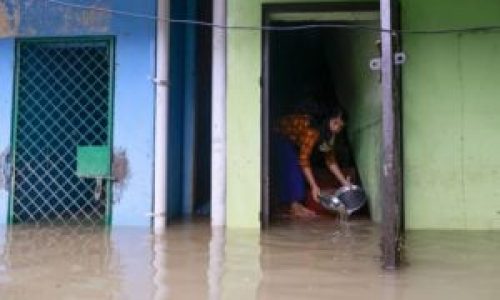 flooded-houses-Sylhet-Bangladesh_Alamy_2JDBFCM-300x200